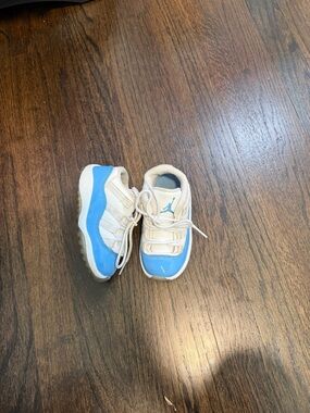 Jordan Toddler Sneakers in White and Light Blue